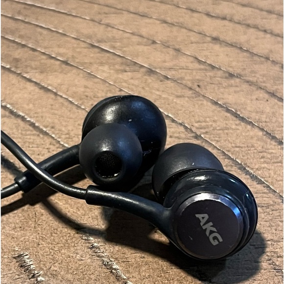 Beats Earphones - Picture 2 of 4